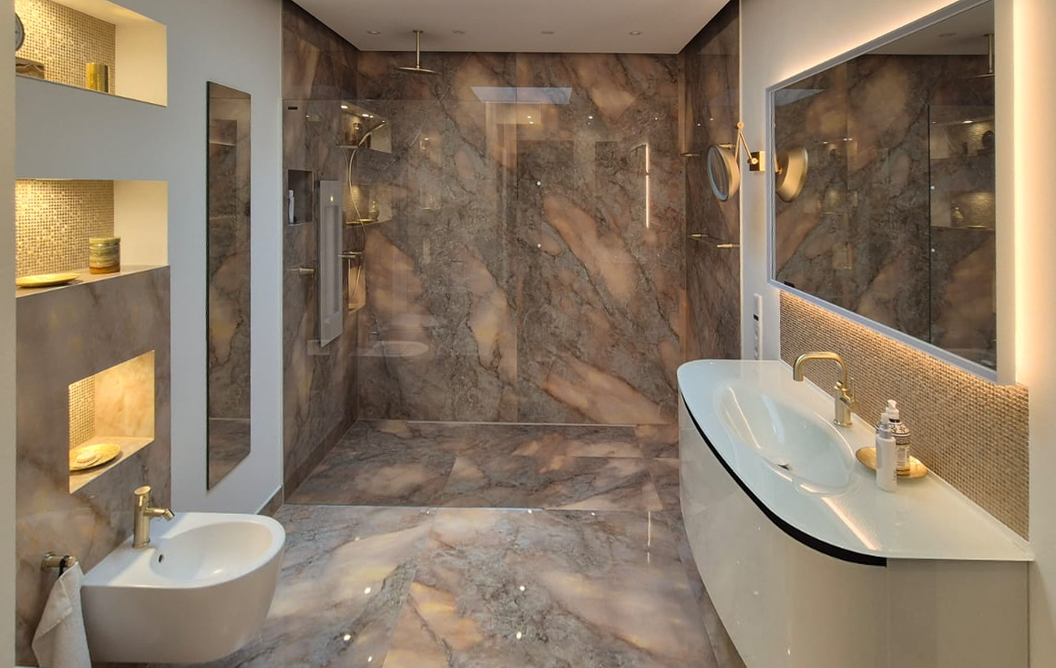 badezimmer renovieren, freistehende badewanne, bad mit fenster, große fliesen, badplanung innenenarchitekt, kosten badumbau